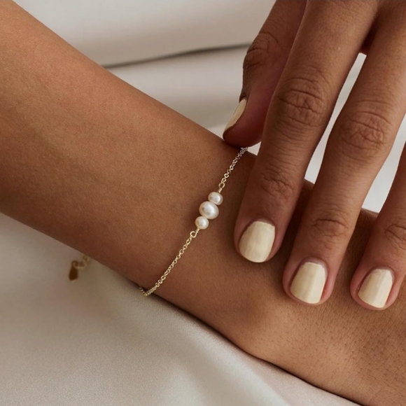 NEW! Delicate Gold Pearl Bracelet 6-7.5" - Picture 2 of 3